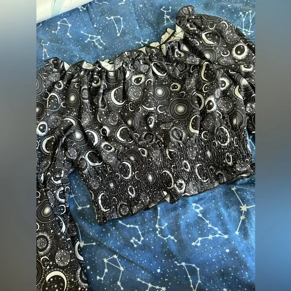 NWOT Romwe Moon Crop Top Flowy Blouse - Picture 3 of 4